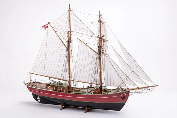 Billing Boats – Lilla Dan 1:50 – Träskrov - Bild 2