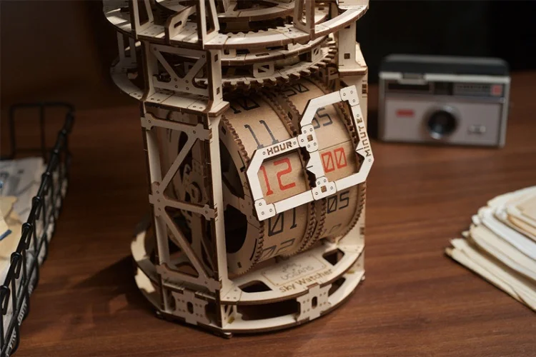 Ugears Sky Watcher Tourbillon Table Clock - Bild 7