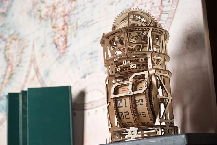 Ugears Sky Watcher Tourbillon Table Clock - Bild 6